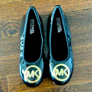 Girls size 2 black Michael kohrs ballet flats